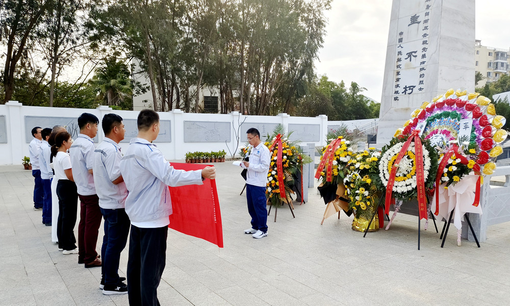 网络中国节·清明 ▏鲜花寄哀思 清明祭英烈