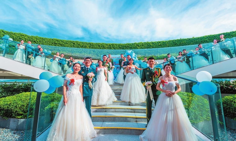 网络中国节·七夕 | 海南海警局举办第一届海上集体婚礼 蓝天大海见证美好爱情