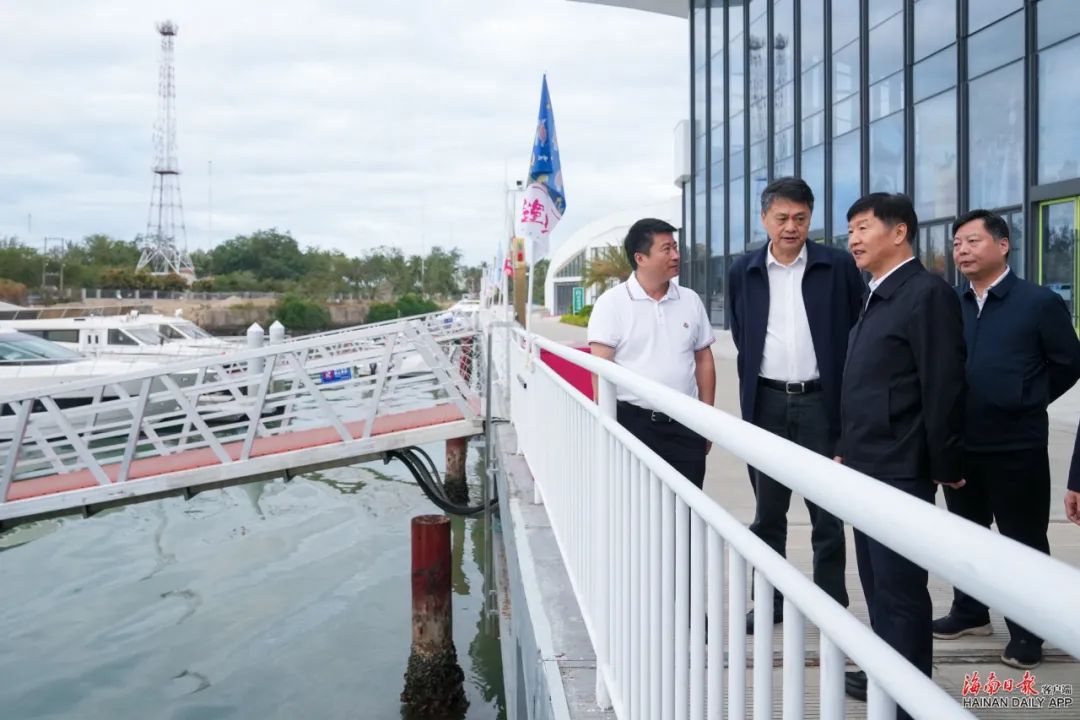 刘小明在三亚、海口调研春节元宵旅游市场及活动组织安全保障情况