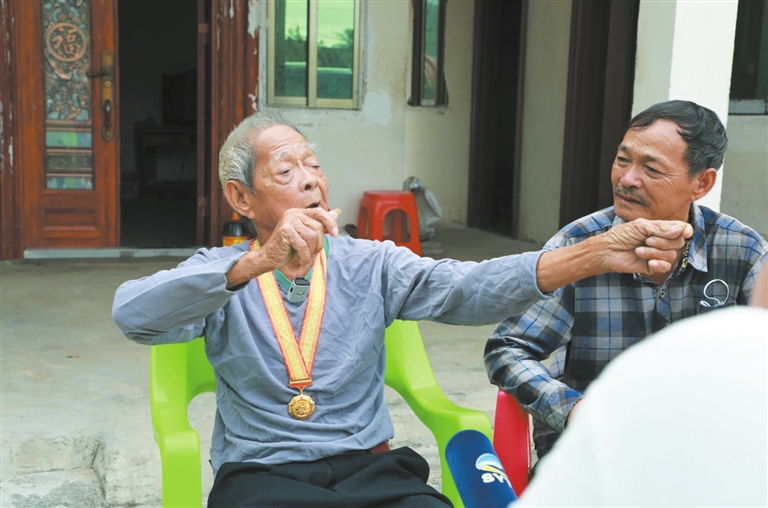 三亚九旬琼崖纵队老兵赵日香：手持抗战纪念章 再忆烽火岁月情